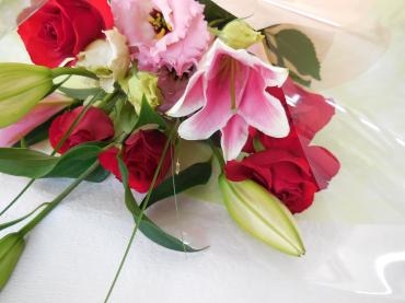 バラとユリの花束｜「花の店百花園」　（北海道函館市の花キューピット加盟店 花屋）のブログ